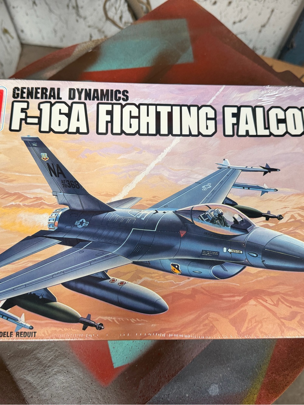 New 1/72 AMT/Ertl F-16A Fighting Falcon Aircraft Model wKit #8800